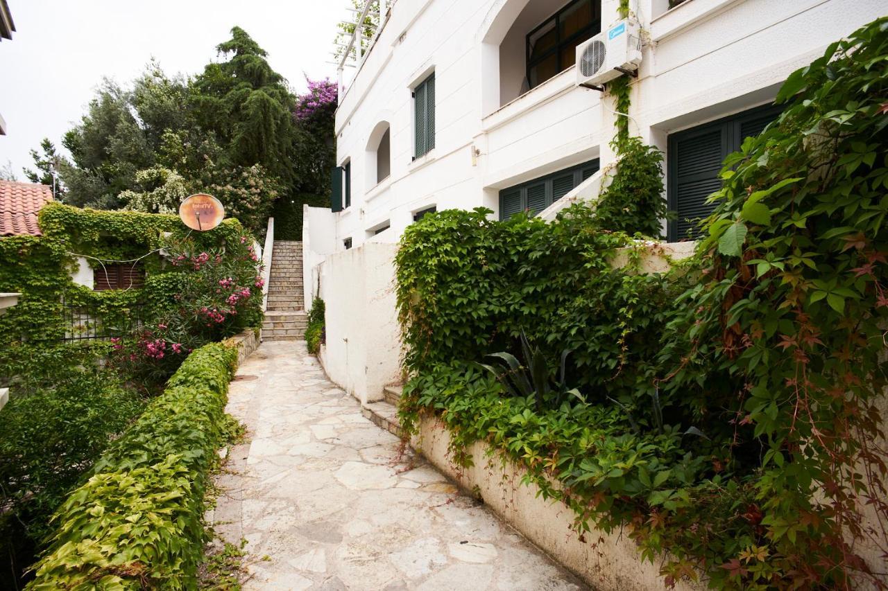 Apartments Secret Garden Sveti Stefan Eksteriør billede
