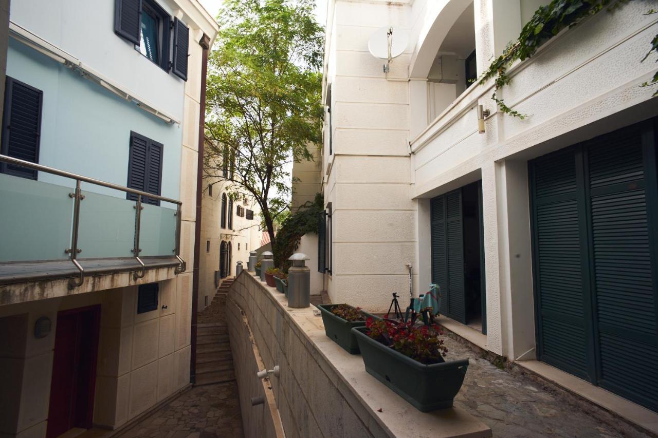 Apartments Secret Garden Sveti Stefan Eksteriør billede